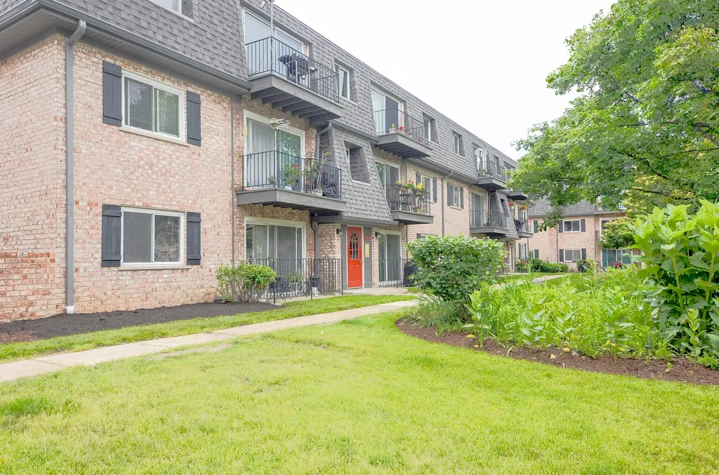 916 South Plum Grove Road Palatine IL 60067