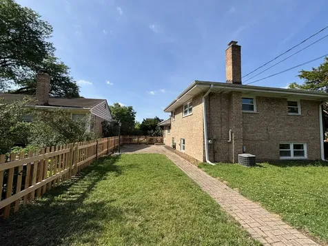 2036 Lake Avenue Wilmette IL 60091