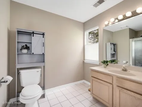 1104 Canterbury Court Elgin IL 60120