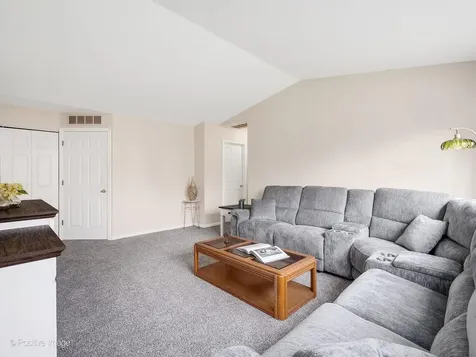 1104 Canterbury Court Elgin IL 60120
