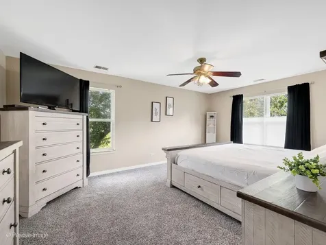 1104 Canterbury Court Elgin IL 60120
