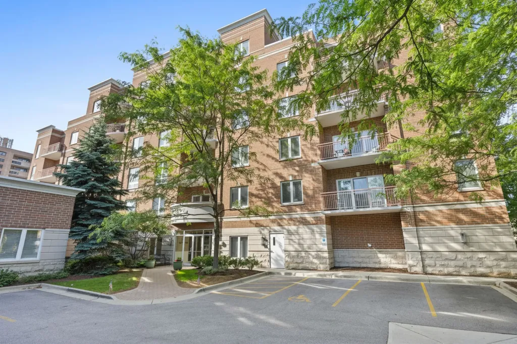 819 Graceland Avenue Des Plaines IL 60016