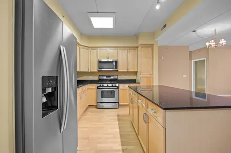 819 Graceland Avenue Des Plaines IL 60016