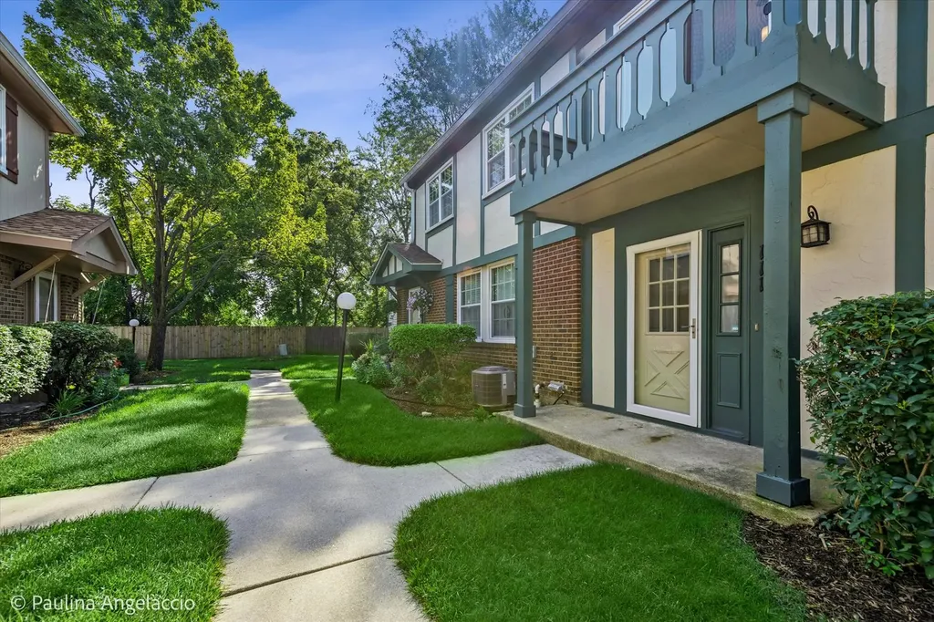 111 Lindenwood Court Vernon Hills IL 60061