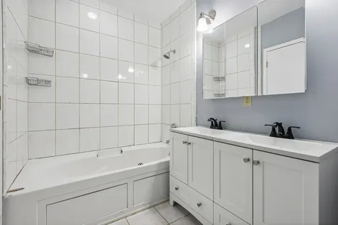 4528 South Saint Lawrence Avenue Chicago IL 60653