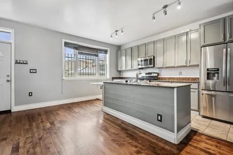 4528 South Saint Lawrence Avenue Chicago IL 60653