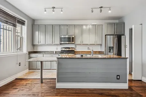4528 South Saint Lawrence Avenue Chicago IL 60653