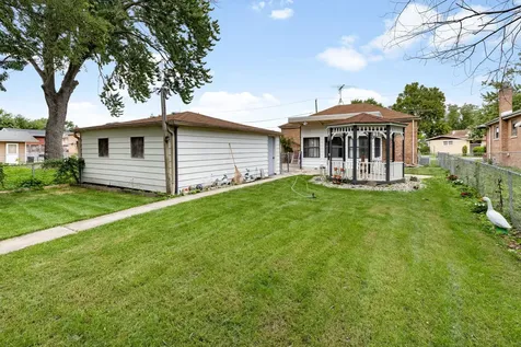 360 Streamside Drive Harvey IL 60426