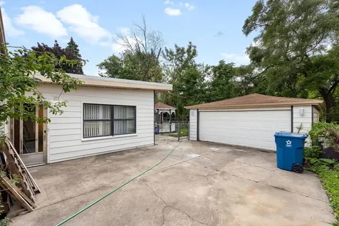 360 Streamside Drive Harvey IL 60426