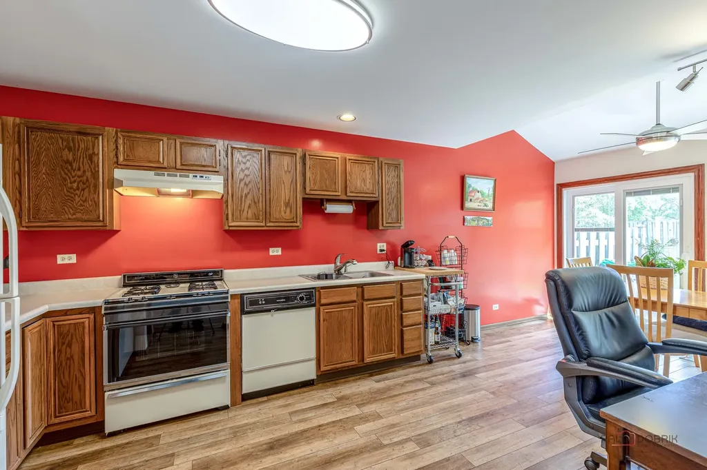 447 Canterbury Drive Carol Stream IL 60188