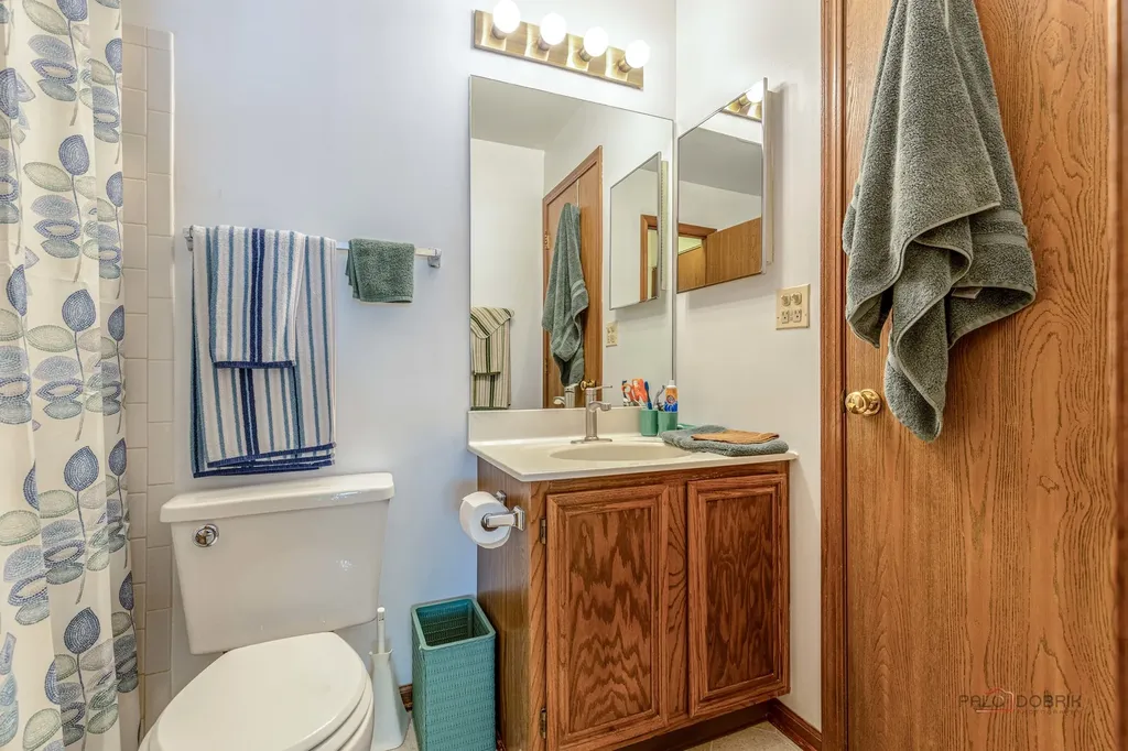 447 Canterbury Drive Carol Stream IL 60188