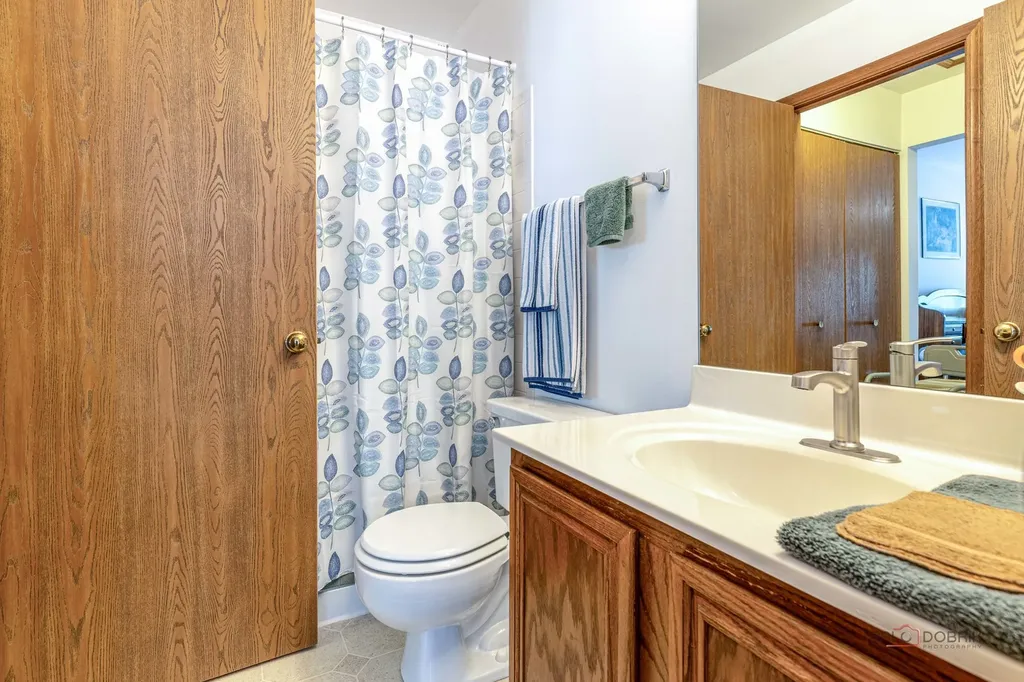 447 Canterbury Drive Carol Stream IL 60188