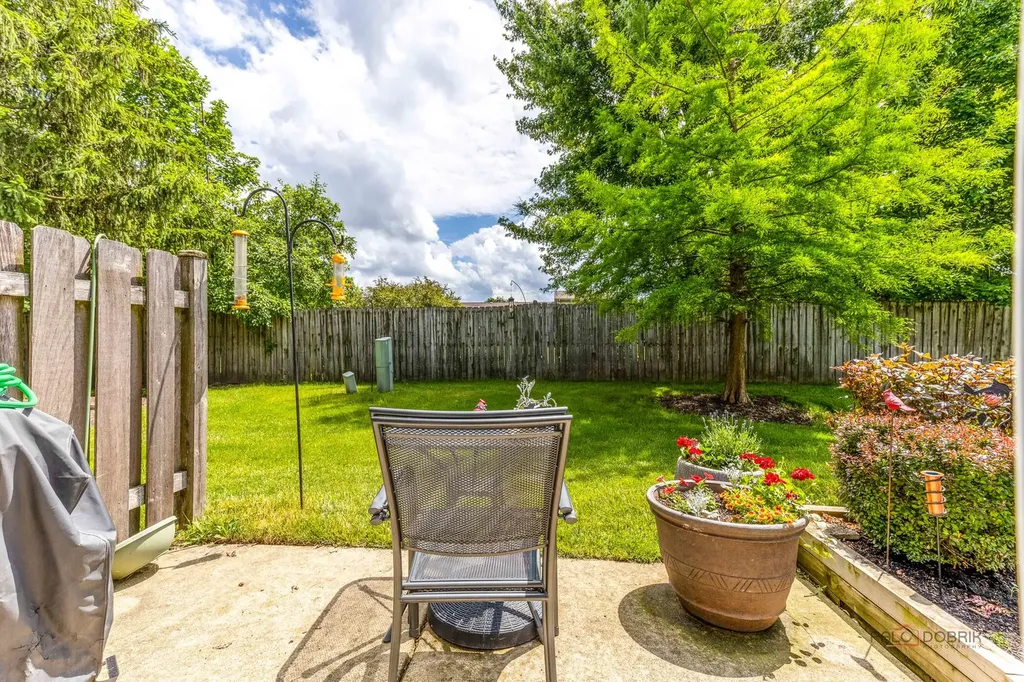 447 Canterbury Drive Carol Stream IL 60188