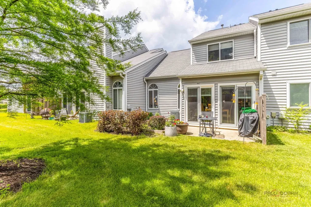 447 Canterbury Drive Carol Stream IL 60188