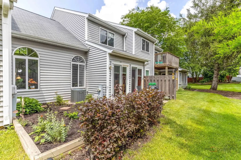 447 Canterbury Drive Carol Stream IL 60188