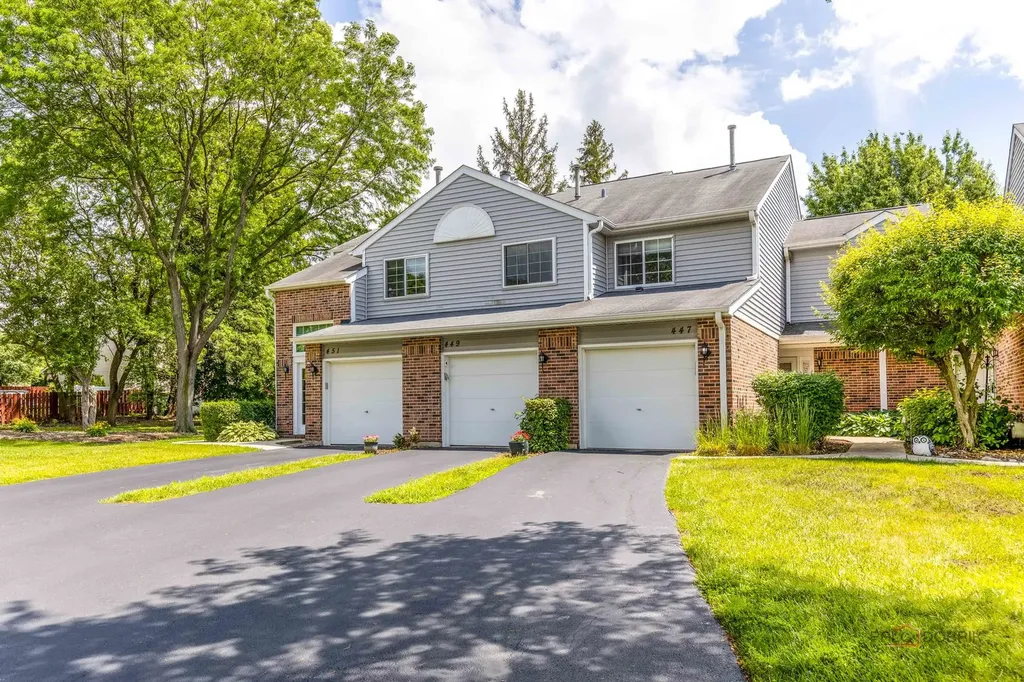 447 Canterbury Drive Carol Stream IL 60188
