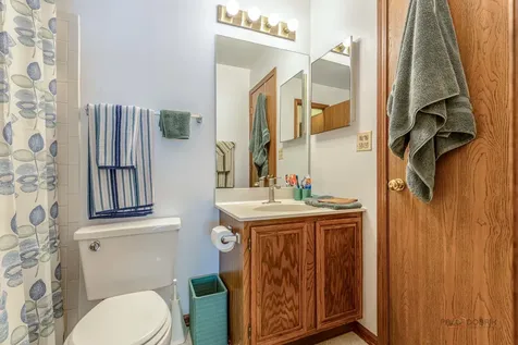 447 Canterbury Drive Carol Stream IL 60188