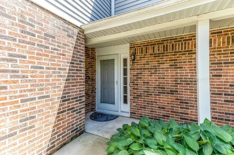 447 Canterbury Drive Carol Stream IL 60188