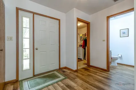 447 Canterbury Drive Carol Stream IL 60188