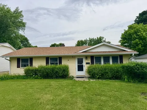 213 River Drive Dekalb IL 60115