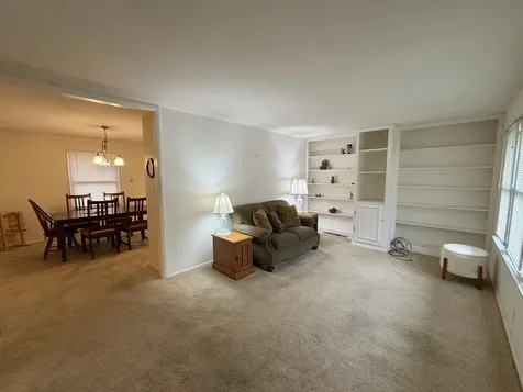 213 River Drive Dekalb IL 60115
