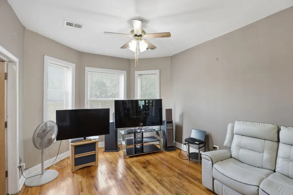 4937 West Huron Street Chicago IL 60644