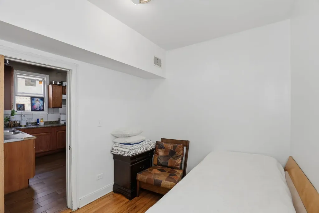 4937 West Huron Street Chicago IL 60644