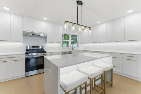 145 Wildwood Road Elk Grove Village IL 60007