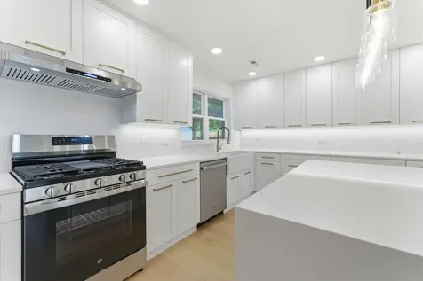 145 Wildwood Road Elk Grove Village IL 60007