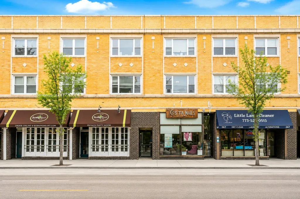 2453 North Clark Street Chicago IL 60614