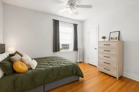 2453 North Clark Street Chicago IL 60614