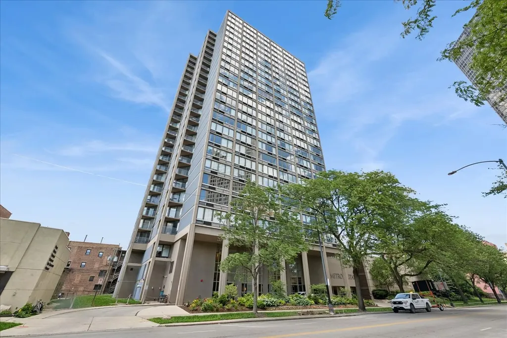 5320 North Sheridan Road Chicago IL 60640