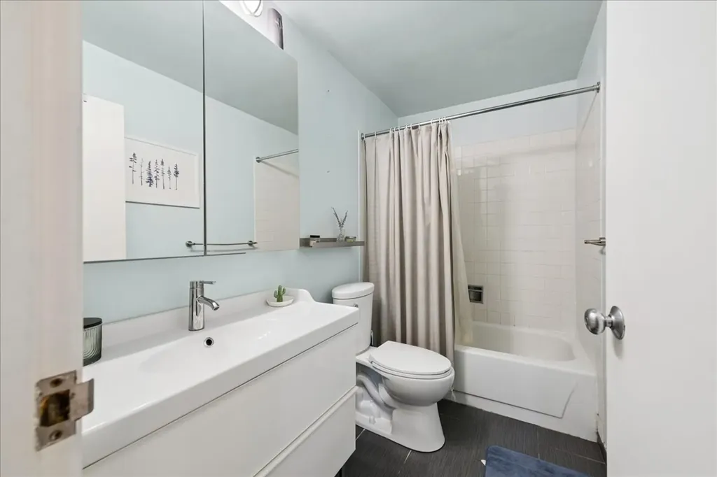 5320 North Sheridan Road Chicago IL 60640