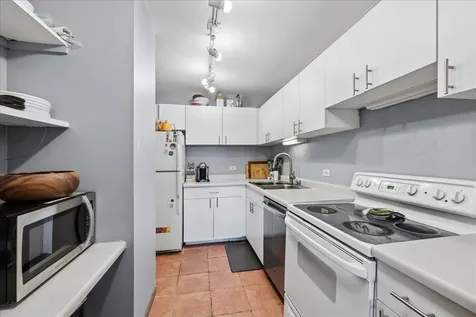 5320 North Sheridan Road Chicago IL 60640