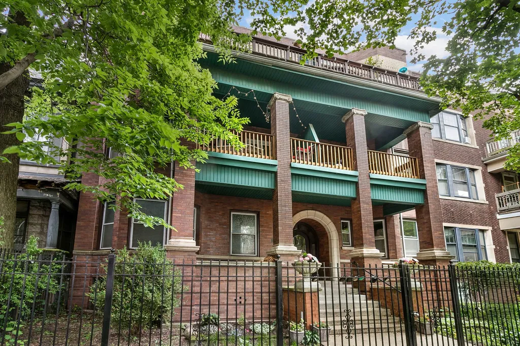 839 West Lakeside Place Chicago IL 60640