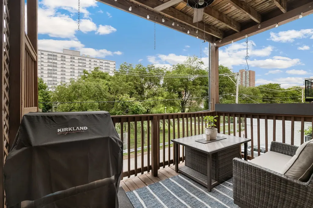 839 West Lakeside Place Chicago IL 60640