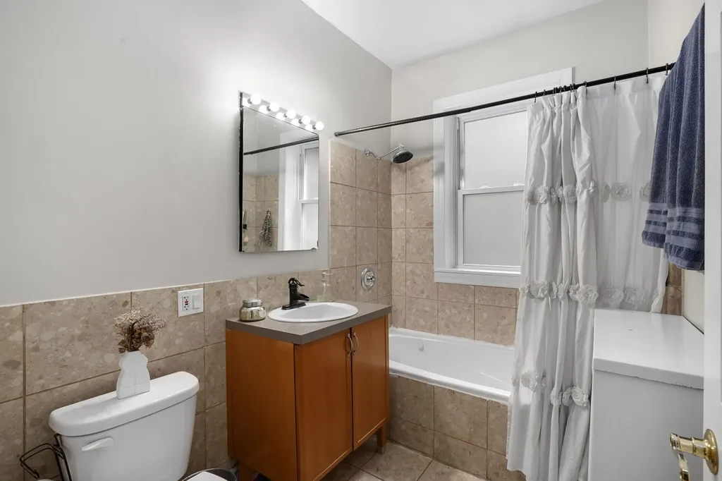 839 West Lakeside Place Chicago IL 60640