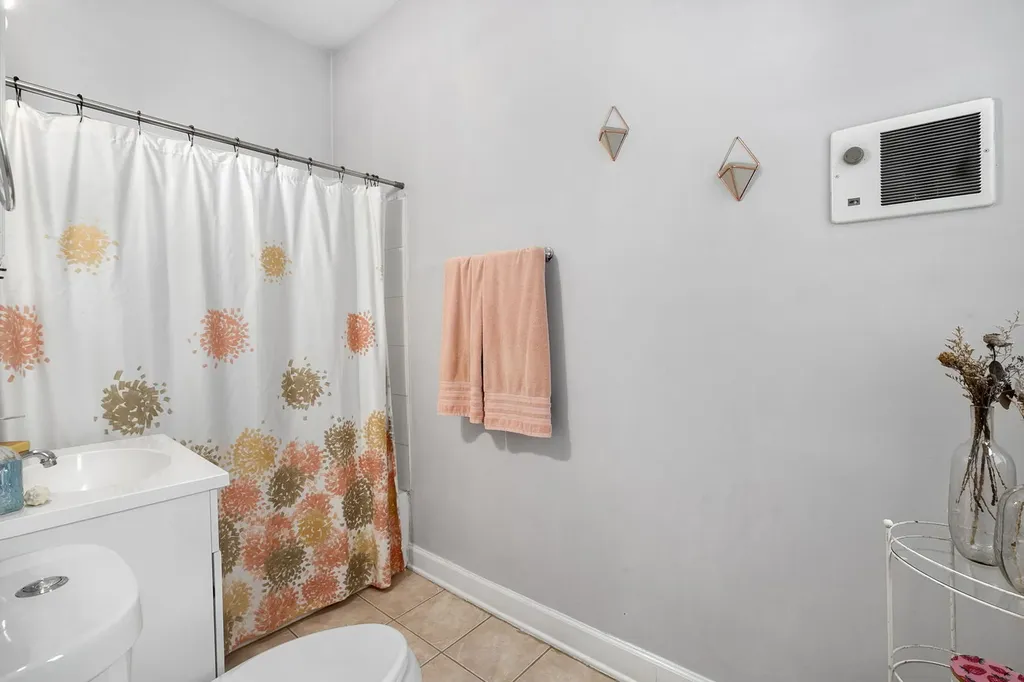 839 West Lakeside Place Chicago IL 60640