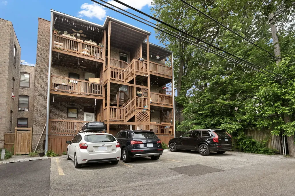 839 West Lakeside Place Chicago IL 60640