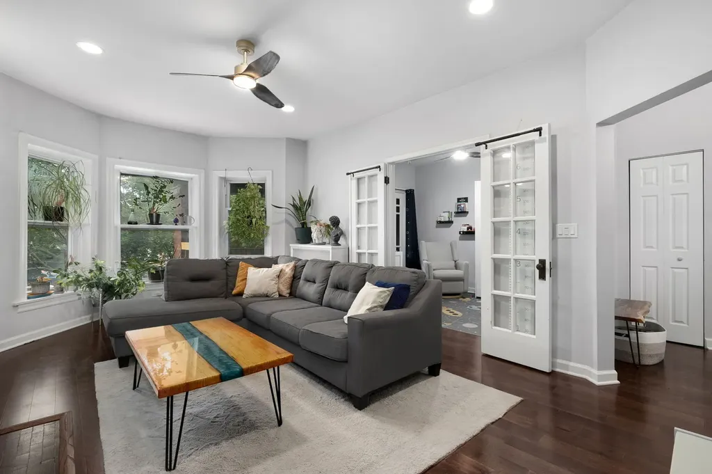839 West Lakeside Place Chicago IL 60640