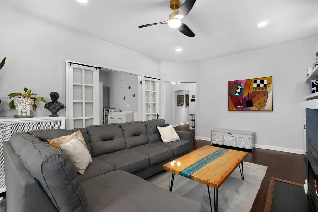 839 West Lakeside Place Chicago IL 60640