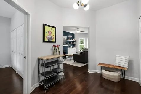 839 West Lakeside Place Chicago IL 60640