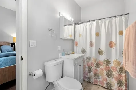 839 West Lakeside Place Chicago IL 60640