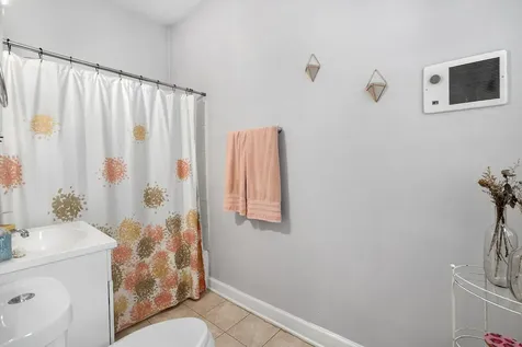 839 West Lakeside Place Chicago IL 60640