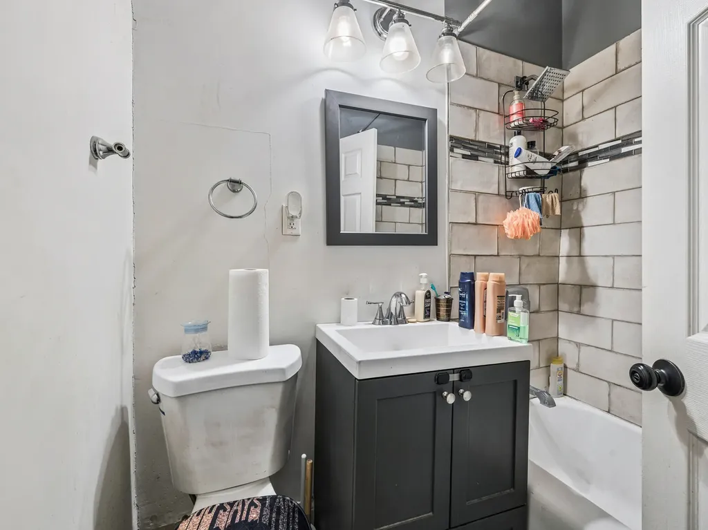 184 North Leamington Avenue Chicago IL 60644