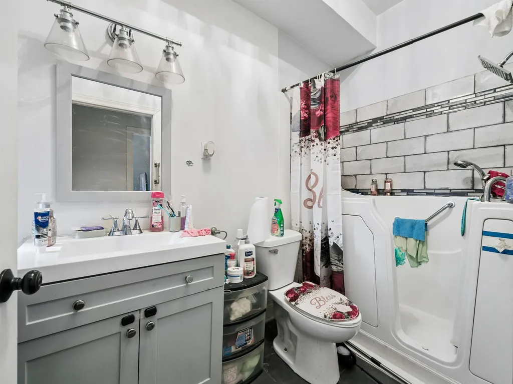 184 North Leamington Avenue Chicago IL 60644