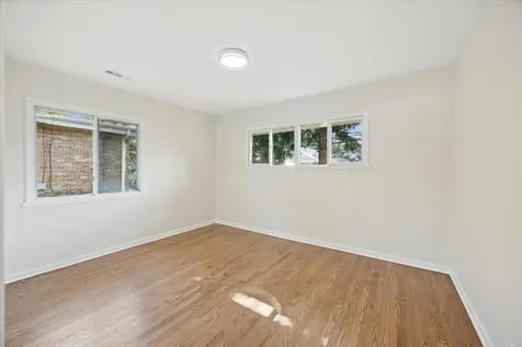 2410 Sunnyside Avenue Westchester IL 60154