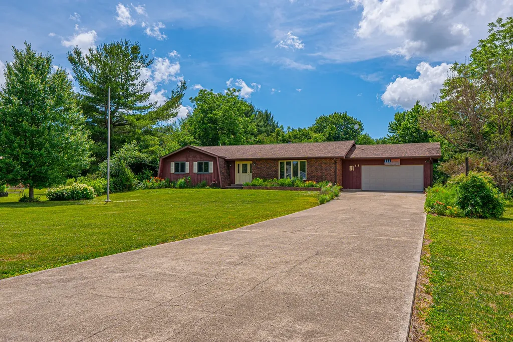 13 Grand Oaks Drive Lincoln IL 62656
