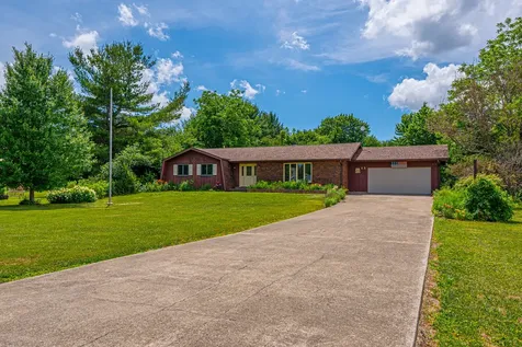 13 Grand Oaks Drive Lincoln IL 62656
