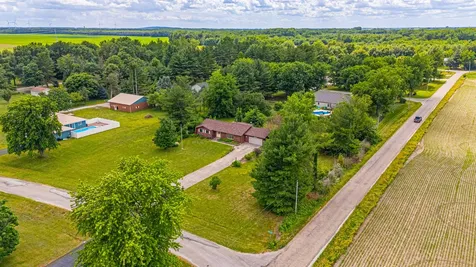 13 Grand Oaks Drive Lincoln IL 62656